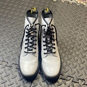 DR. MARTENS Zavala Women's 8/ Men's 7 White Leather Combat Boots